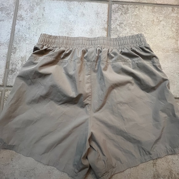 Alphalete Men Studio Shorts 6 Inch Brown / Tan Medium - Picture 2 of 4